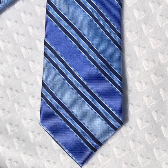 Cravate Drake's 100% Soie - Motif Géométrique Gris/bleu Marine/blanc - Neuf Avec étiquette